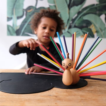 Porte-stylo paon avec crayons de couleur par EO Denmark