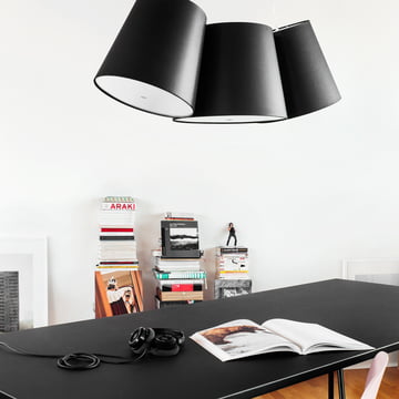Luminaire suspendu en grappe de frauMaier en noir (3 abat-jours)