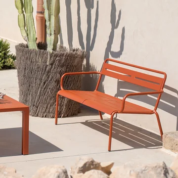 Star Canapé avec accoudoirs Emu en érable rouge