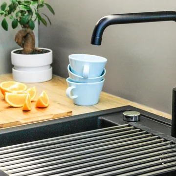 L'égouttoir de Happy Sinks au-dessus de l'évier