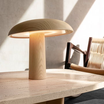 ClassiCon - Forma LED Lampe de table, frêne naturel laqué