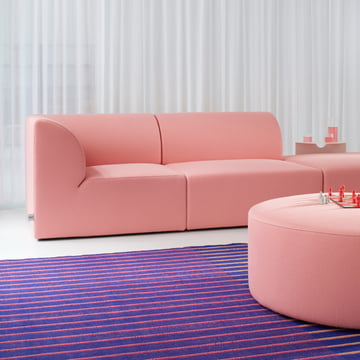 OUT Objets de nos jours - Weber 01 2. Canapé 5 places, rose (Vidar 4 0622 by Kvadrat)