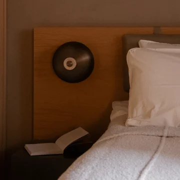 Audo - Reverse LED Applique murale, Ø 24 x H 15,5 cm, laiton bruni / pierre de travertin (câblage fixe)