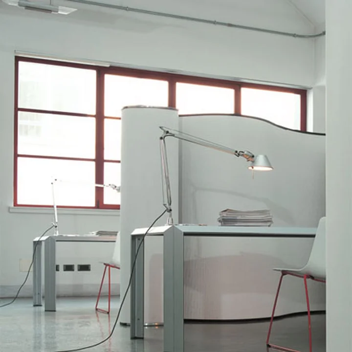 Paravent Cartoons de Baleri Italia sur une surface de bureau