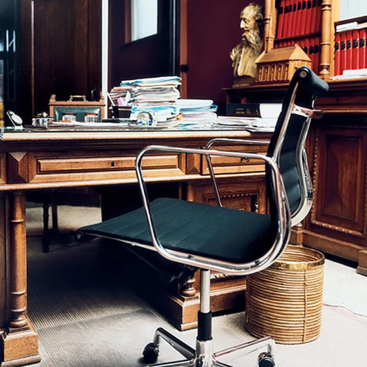 Aluminium Group EA 117 de Vitra