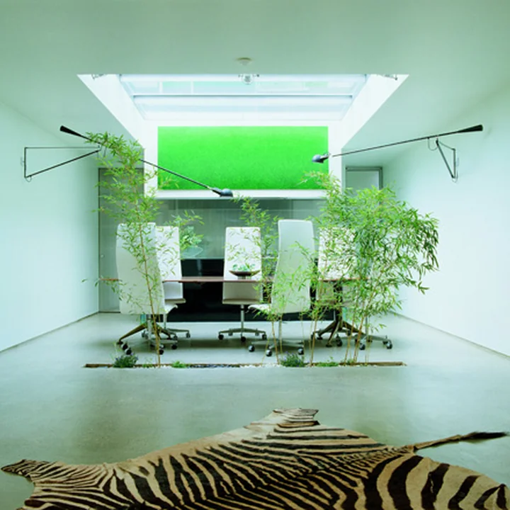 265 Applique murale de Flos au-dessus de la table