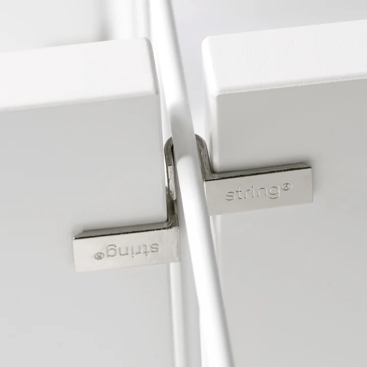 Système d'étagères String, support