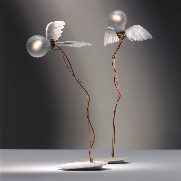 Un design volant qui enchante - Ingo Maurer Lucellino Lampe de table