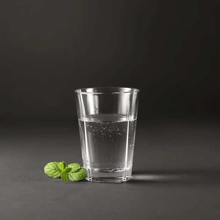 Verre à eau minimaliste