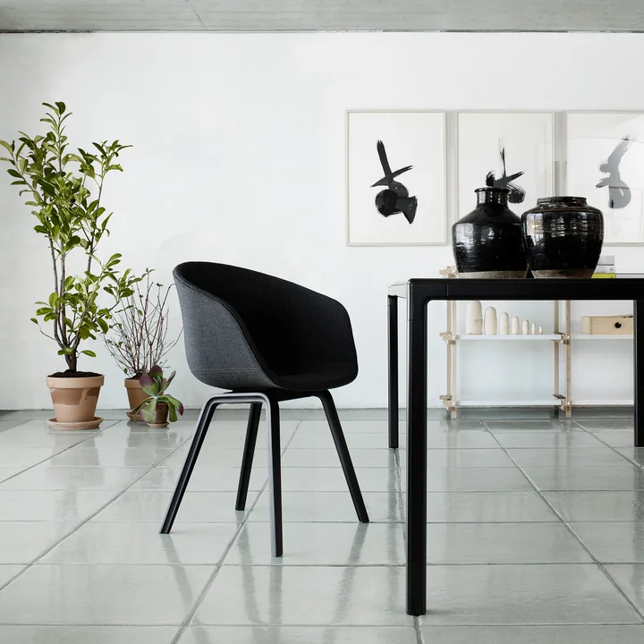 About A Chair AAC 23 de HAY