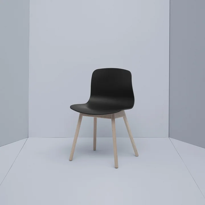 About A Chair AAC 12 de HAY