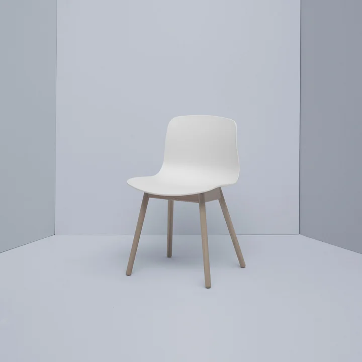 About A Chair AAC 12 de HAY
