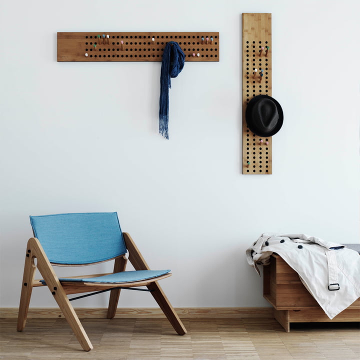 Confort et design avec le We do wood Scoreboard le vestiaire, la chaise lounge complète et le Correlations Bench