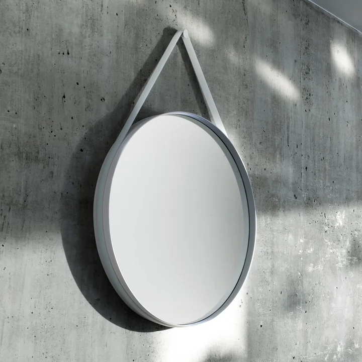 Polyvalent Strap Mirror de HAY
