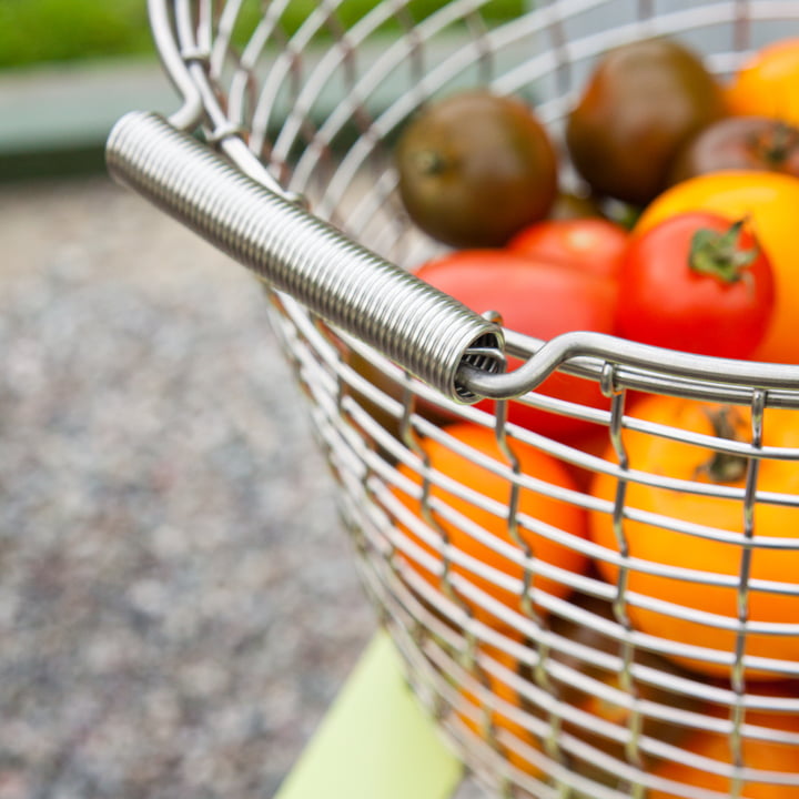 Corbeille en fil de fer pour tomates mûres