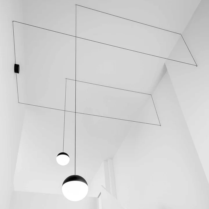 String Light Suspension Kugelkopf de Flos en noir