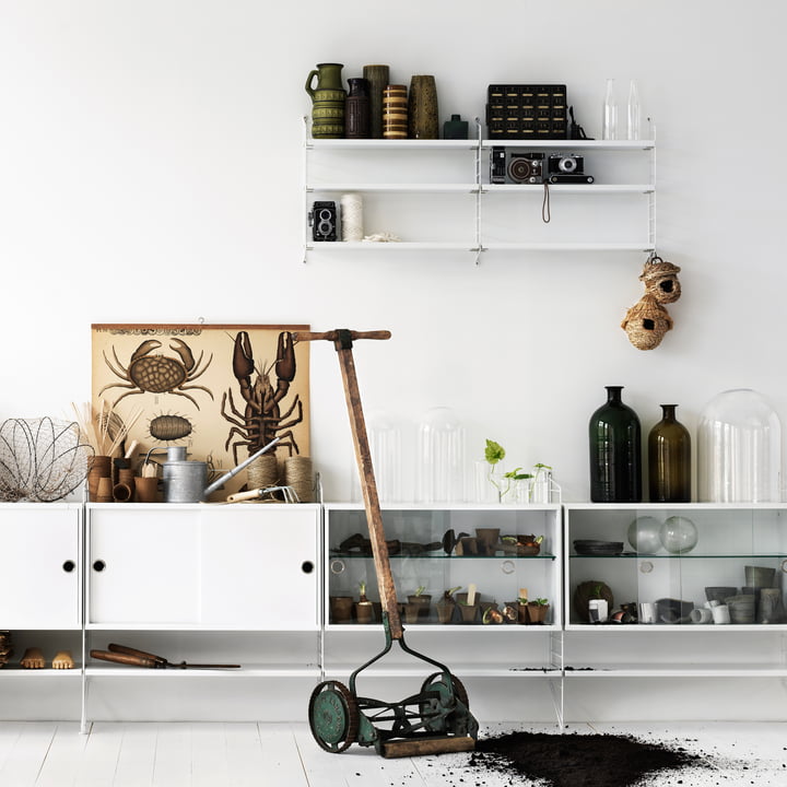 Armoire vitrine avec portes coulissantes de String