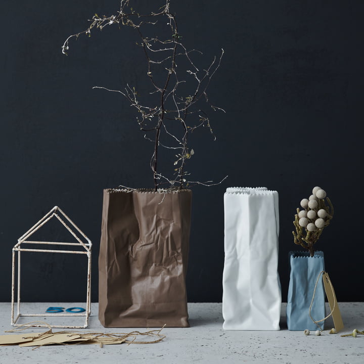 Les vases sacs colorés de Rosenthal avec et sans fleurs