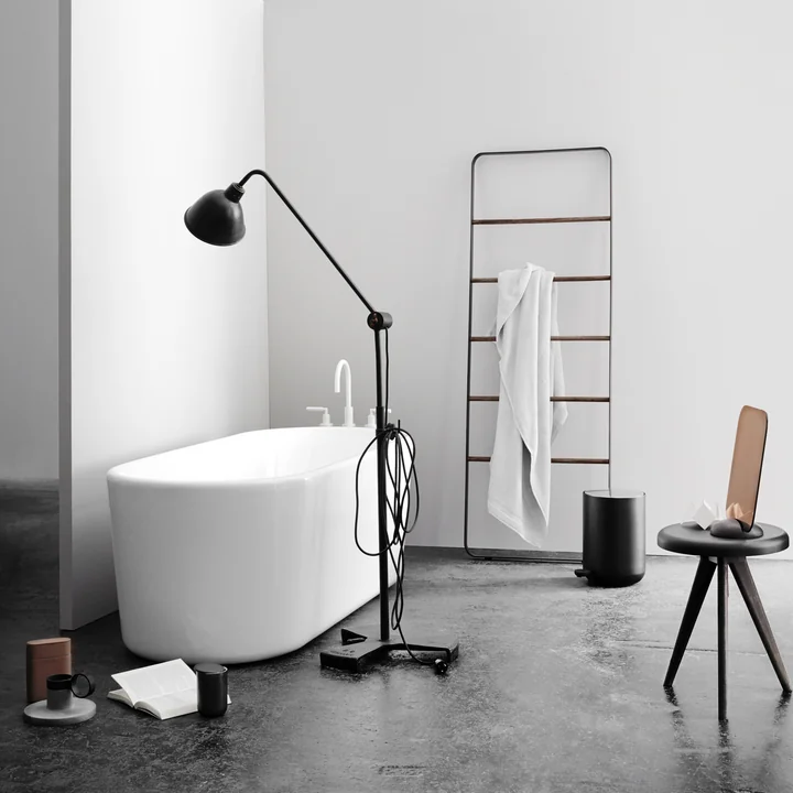 Towel Ladder de Audo en chêne foncé / noir