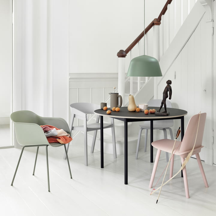 Muuto - Base Table Ø 110 cm en noir avec bord en contreplaqué