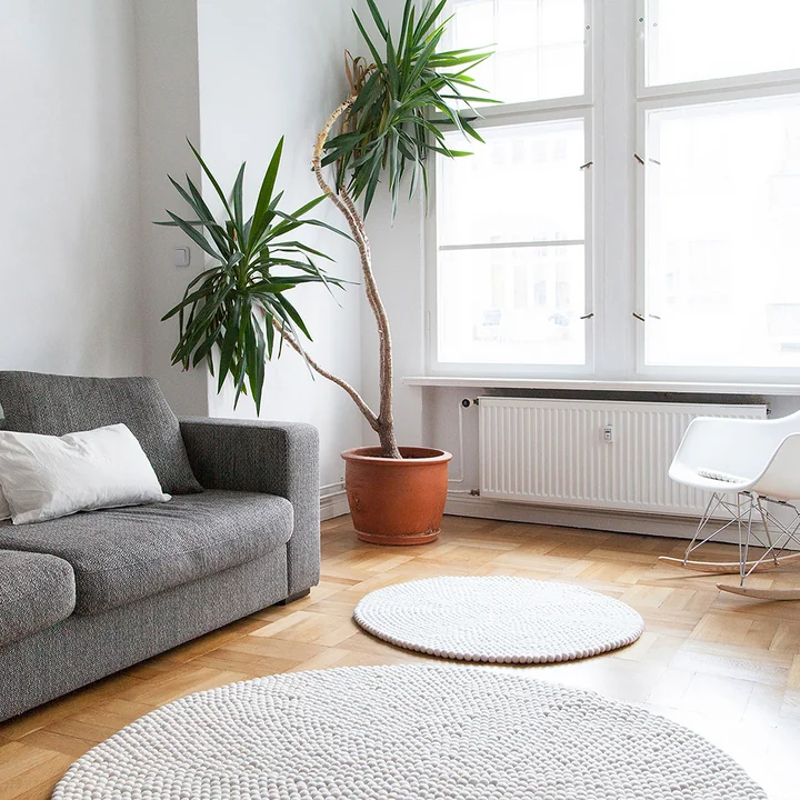 Linéa Tapis rond de myfelt devant le canapé