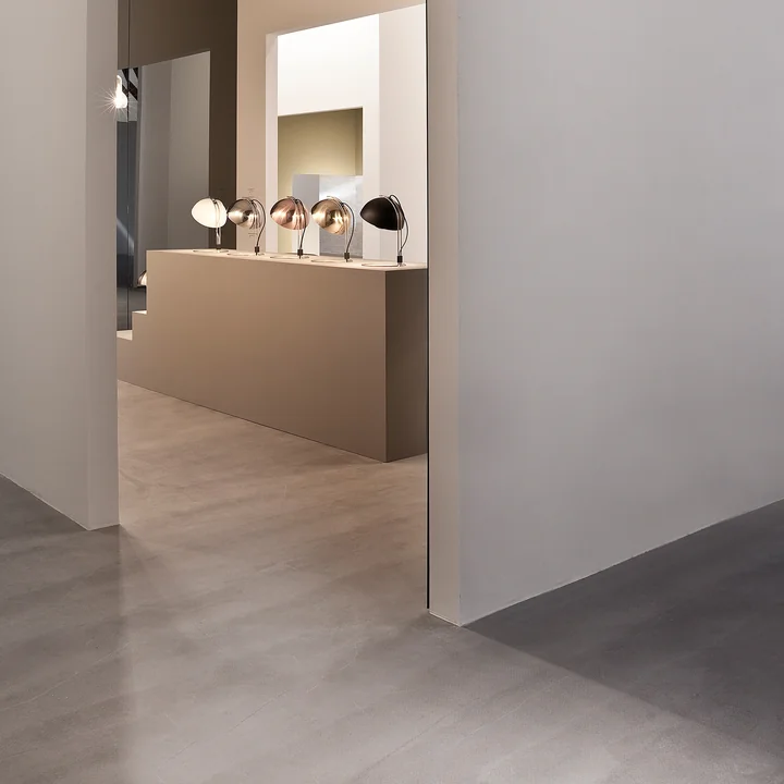 FlowerPot lampe de table VP4 de & Tradition en laiton