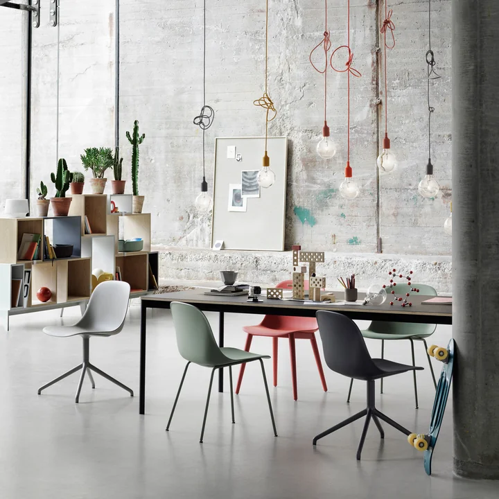 Muuto - Fiber Side Chair Variantes, lampe suspendue E27