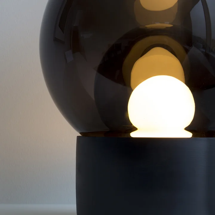 Lampe sphérique avec plusieurs dômes 