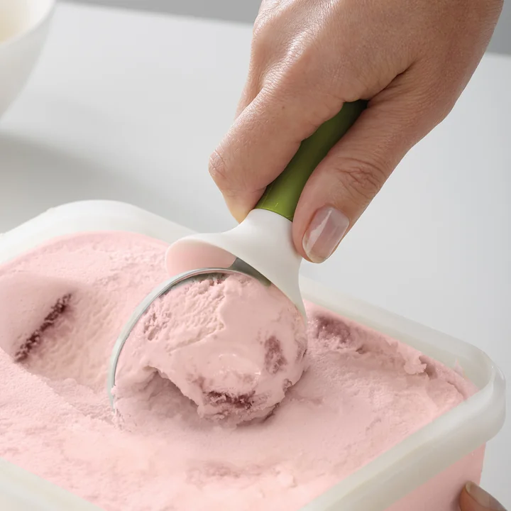 Tête de la cuillère à glace dotée de petits creux