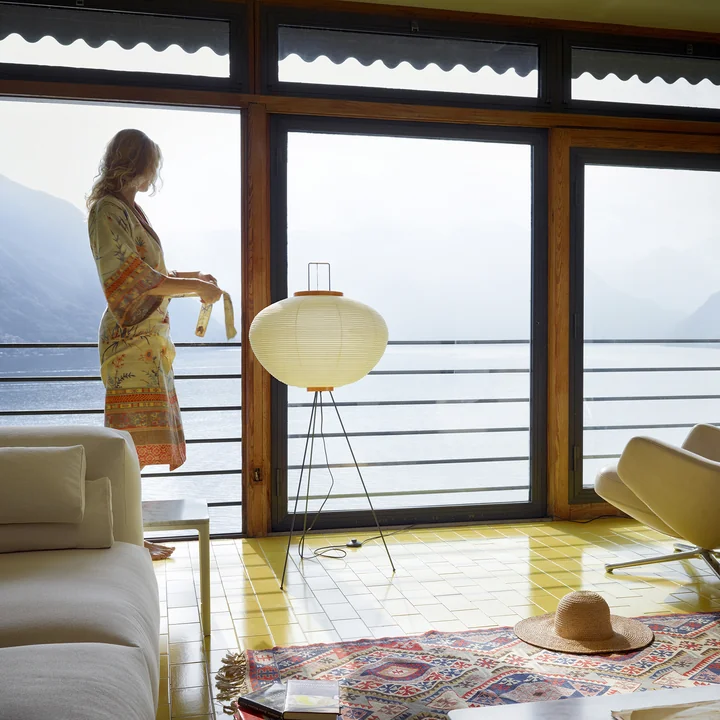 La lampadaire Akari 10A par Vitra