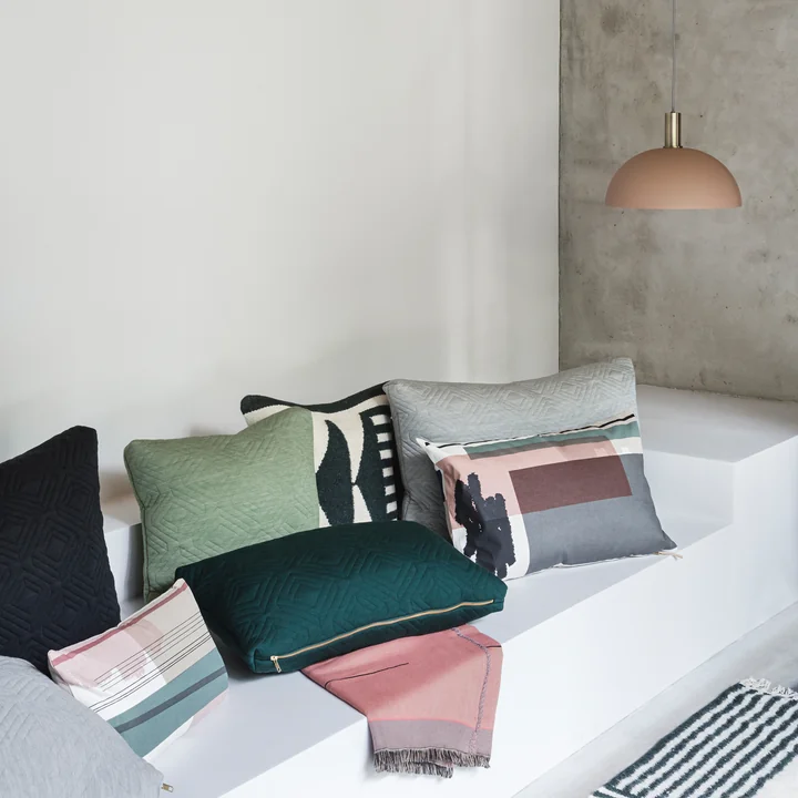 Coussins et couvre-lit Colour Block de Ferm Living avec Dome Shade