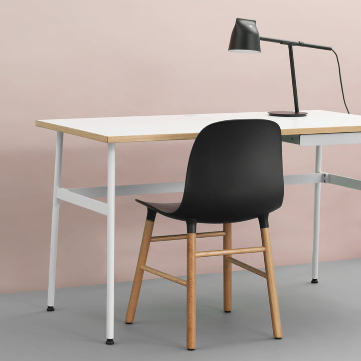 Bureau du journal, Momento Lampe de table et chaise de forme