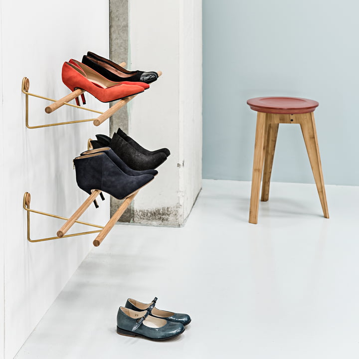 Shoe Rack et tabouret à boutons de We Do Wood