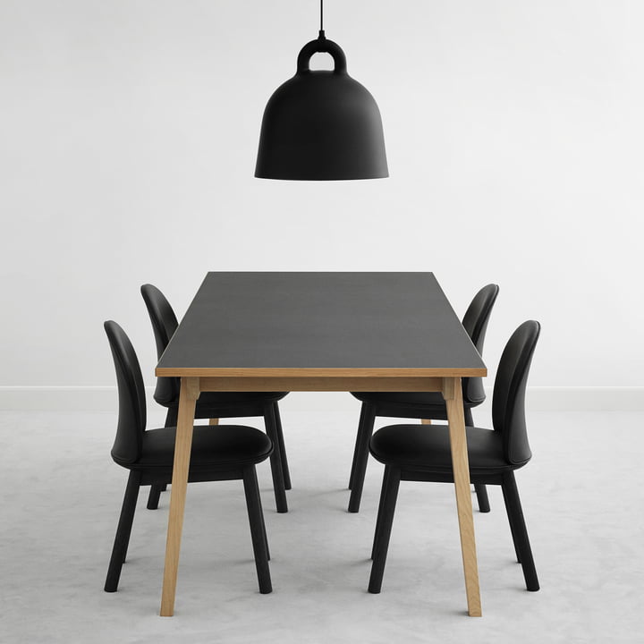 Ace Chair en cuir et Slice Table Linoleum avec suspension lumineuse Bell