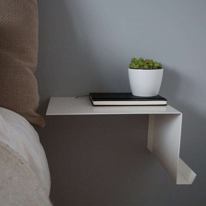 Bedside Table à droite de Nichba Design en blanc