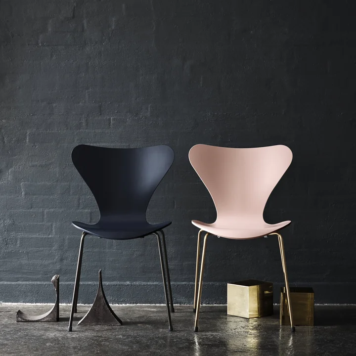 Serie 7 - Chaise de Fritz Hansen en noir et rose