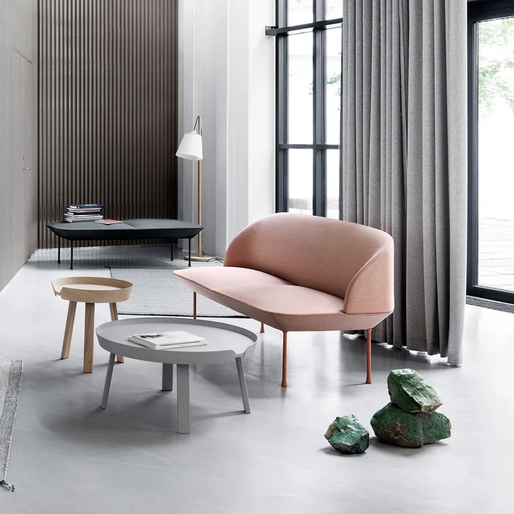Muuto - Around Table basse - Canapé Oslo - Lampe à tirer