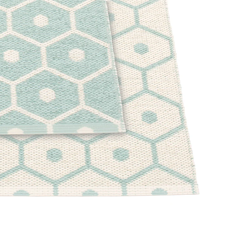 Tapis réversible Honey de Pappelina en pale turquois/vanilla