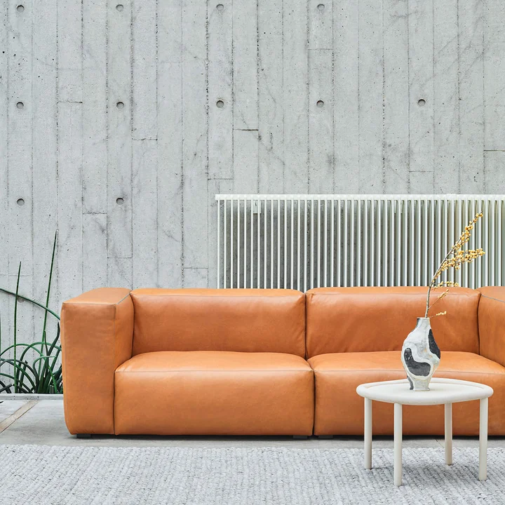 Le canapé Mags Soft par HAY 2,5 places en cuir Sil0250 Cognac