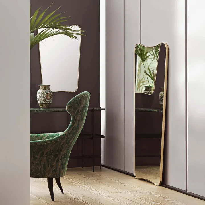 Miroir mural F.A. 33 de Gubi en différentes tailles