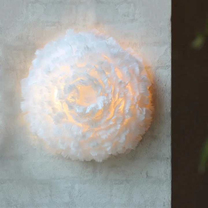 Eos Up Plafonnier et applique murale de Umage en crème sur le mur