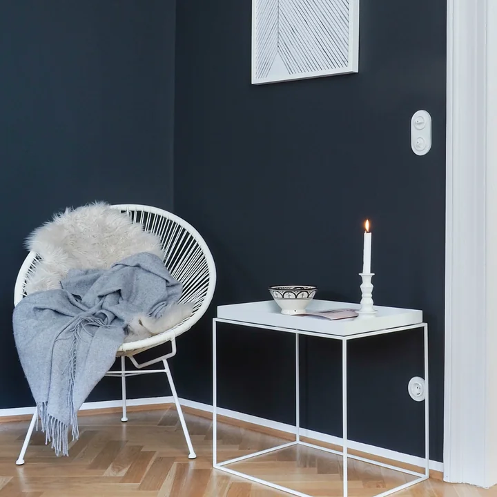 Une table d'appoint pratique de HAY