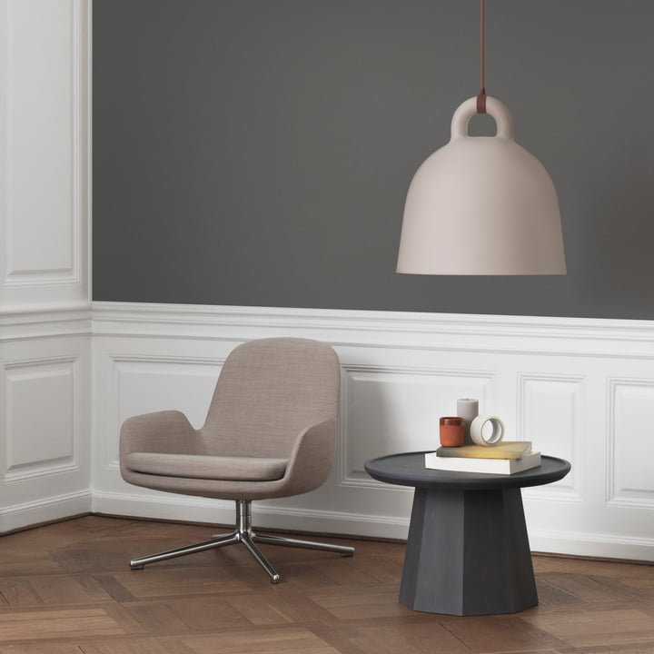 Le Normann Copenhagen - Pine La table d'appoint et la lampe Bell