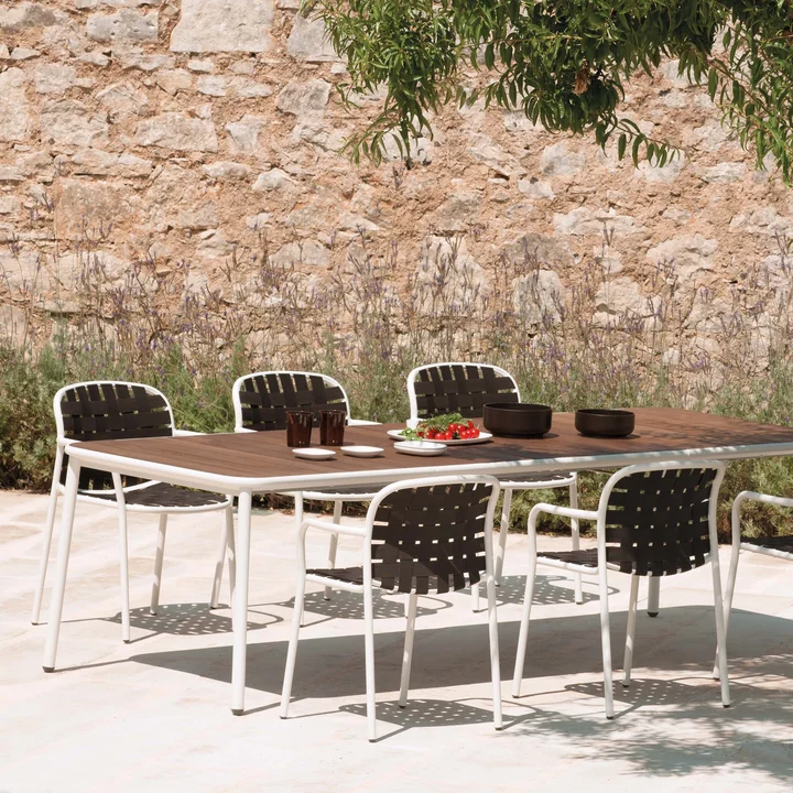 Le groupe Emu - Yard table et fauteuil - places assises