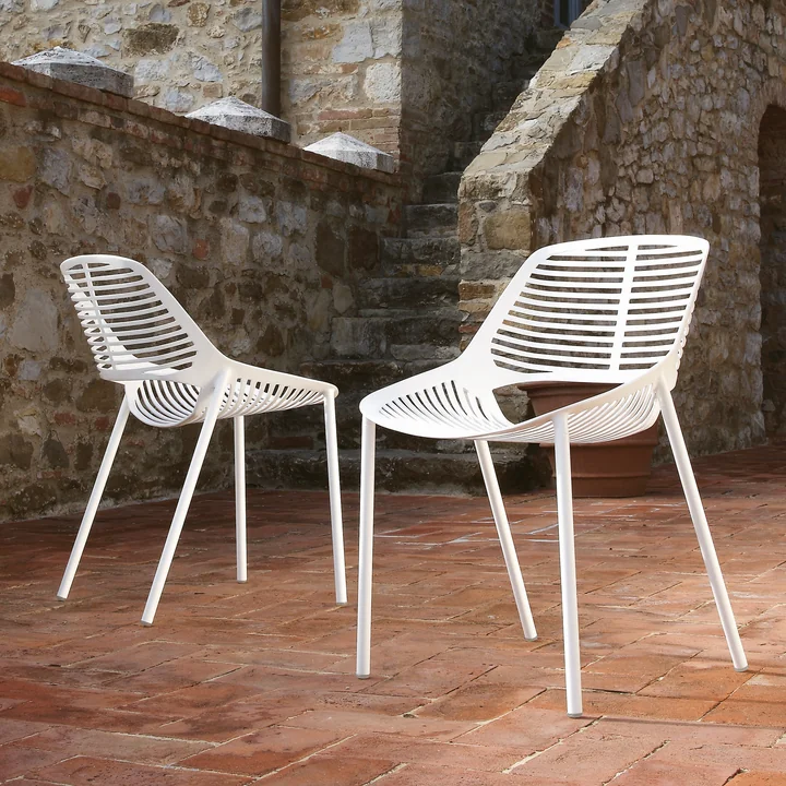 Chaise Niwa par Fast en blanc