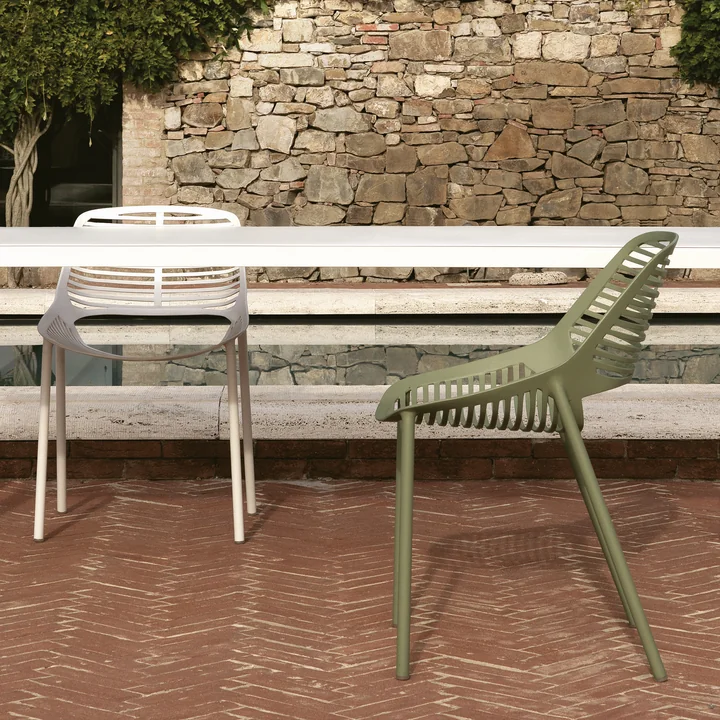 Chaise Niwa par Fast en vert sauge