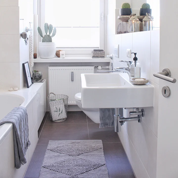 Décoration de salle de bains en différents matériaux