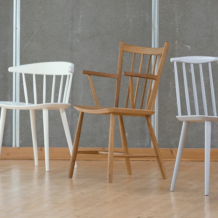 J42 Chaise avec accoudoirs de HAY en chêne huilé