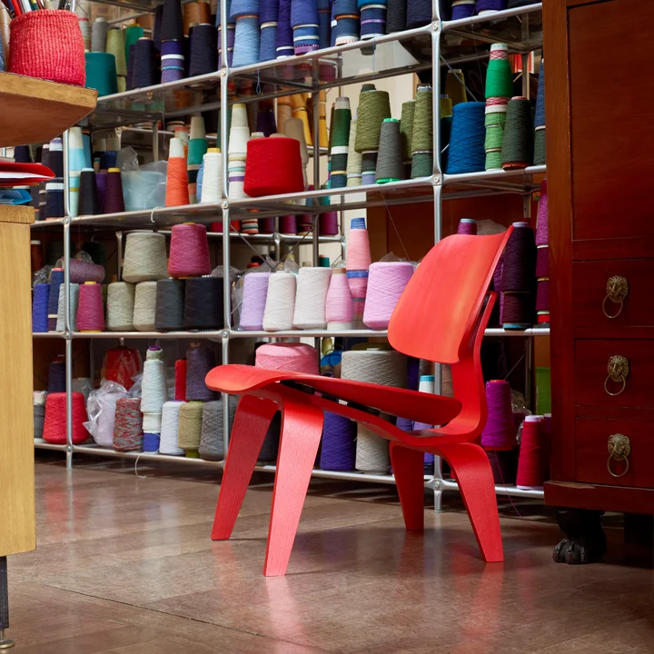 Le Vitra - Plywood Group LCW chaise dans l'ambiance