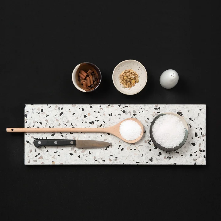 Le OK Design - Confetti Planche à découper et à servir Long en noir & blanc